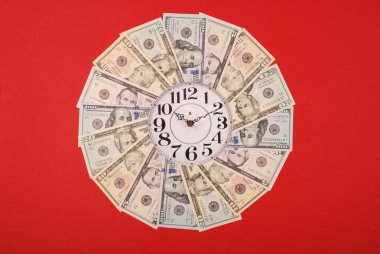 Saat ve doları kavramı. Mandala kaleydoskop para üzerinden tarih saat. Soyut para arka plan tarama deseni tekrar mandala daire. Kırmızı zemin üzerine.