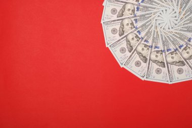 Mandala kaleydoskop para üzerinden. Soyut para arka plan tarama deseni tekrar mandala daire. Kırmızı zemin üzerine.