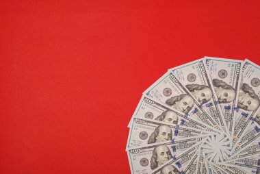 Mandala kaleydoskop para üzerinden. Soyut para arka plan tarama deseni tekrar mandala daire. Kırmızı zemin üzerine.