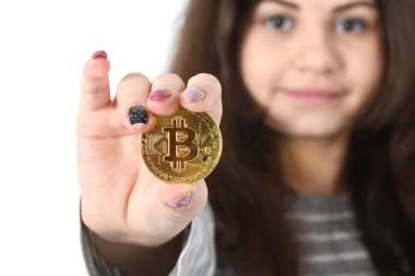 Yeni cryptocurrency tutan kız