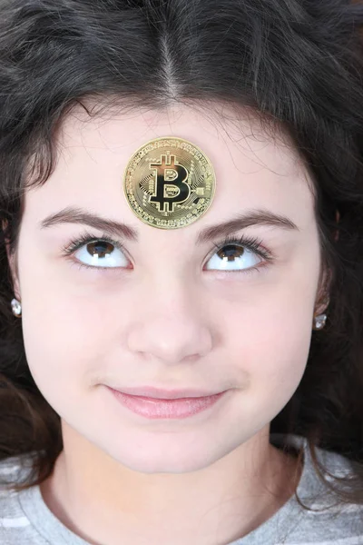 Bitcoin criptomoneda de oro — Foto de Stock