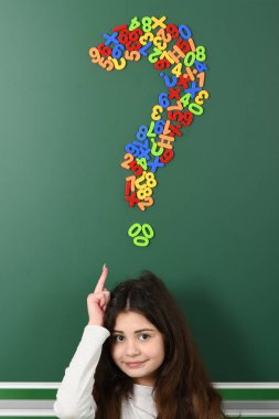 gülümseyen liseli kızlar