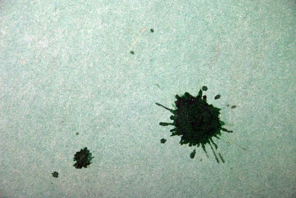 Zielone blot atramentu na tle papieru — Zdjęcie stockowe