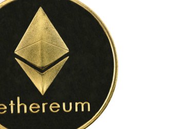 Altın Ethereum beyaz arka planda izole. 