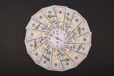 Saat ve dolar kavramı. Para Mandala Kaleidoscope üzerinde saat. Soyut para arka plan raster desen tekrar Mandala daire.