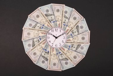 Saat ve dolar kavramı. Para Mandala Kaleidoscope üzerinde saat. Soyut para arka plan raster desen tekrar Mandala daire.