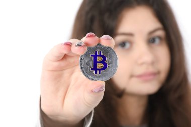 Yeni cryptocurrency tutan kız