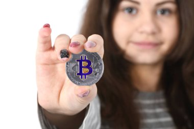 Yeni cryptocurrency tutan kız
