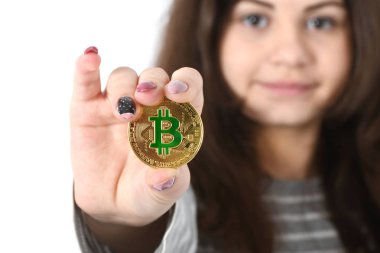 Yeni cryptocurrency tutan kız