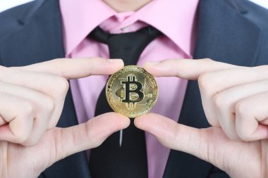 Altın Bitcoin'i beyaza yalıtan adam