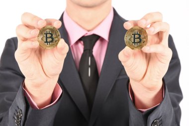 Altın Bitcoin'i beyaza yalıtan adam