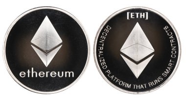 Altın ethereum beyaz arka plan üzerinde izole. (İki kırpma yolu)