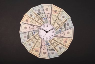 Saat ve dolar kavramı. Para Mandala Kaleidoscope üzerinde saat. Soyut para arka plan raster desen tekrar Mandala daire.