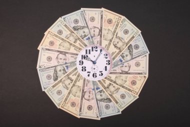 Saat ve dolar kavramı. Para Mandala Kaleidoscope üzerinde saat. Soyut para arka plan raster desen tekrar Mandala daire.
