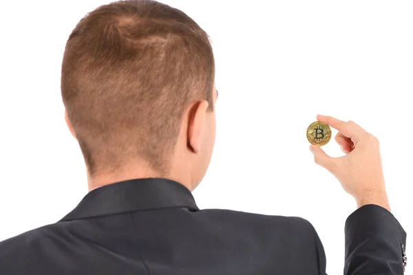 Hombre sosteniendo Bitcoin oro aislado en blanco — Foto de Stock