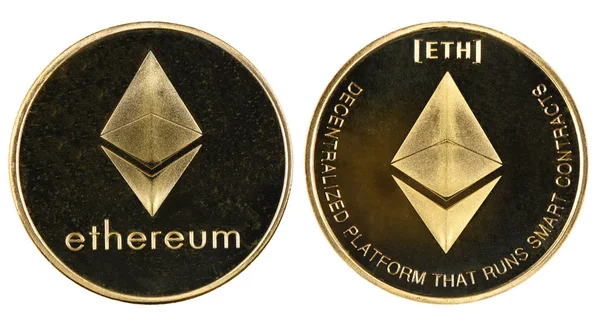 Altın ethereum beyaz arka plan üzerinde izole. (İki kırpma yolu)