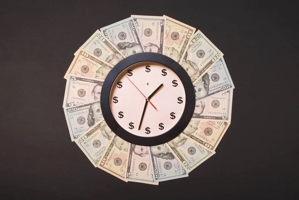 Saat ve dolar kavramı. Para Mandala Kaleidoscope üzerinde saat. Soyut para arka plan raster desen tekrar Mandala daire.