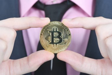 Altın Bitcoin'i beyaza yalıtan adam