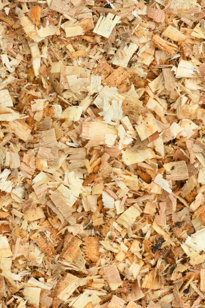 Uma camada recém-colocada de Woodchips de casca de jardim grande. Woodchips usado como superfície macia segura em um parque infantil, Top Down View . — Fotografia de Stock