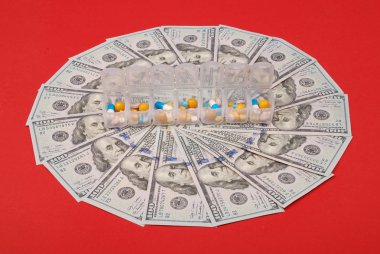 Açık kutuda renkli Kapsüller