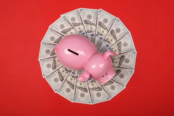 Piggy bank på Mandala Kalejdoskop från pengar. — Stockfoto