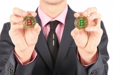 Altın Bitcoin'i beyaza yalıtan adam