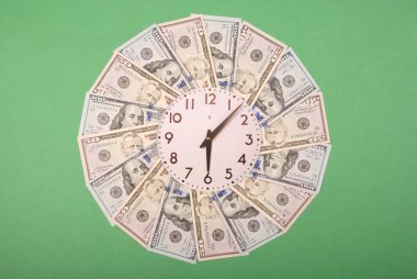 Saat ve dolar kavramı. Para Mandala Kaleidoscope üzerinde saat. Soyut para arka plan raster desen tekrar Mandala daire.