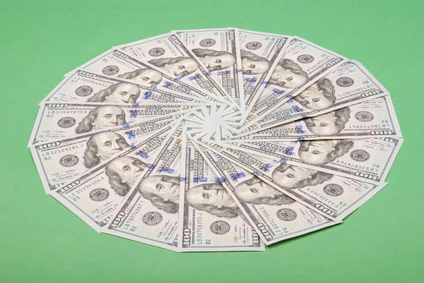 Pengar i form av en cirkel — Stockfoto
