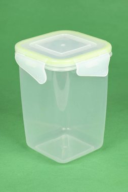 Gıda plastik kutu yeşil izole.  