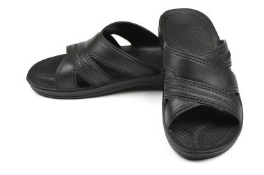 Lastik terlik. Beyaz bir üzerinde izole edilmiş siyah parmak arası terlik çifti. 