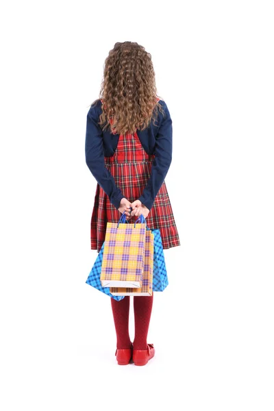 Ребенок с клетчатой текстурой на белом фоне. Девушка любит ходить по магазинам в сезон распродаж. Подарок на праздник, покупки . — стоковое фото