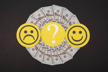 Para Mandala Kaleidoscope üzerinde Smiley ve üzücü gülen arasında soru işareti.