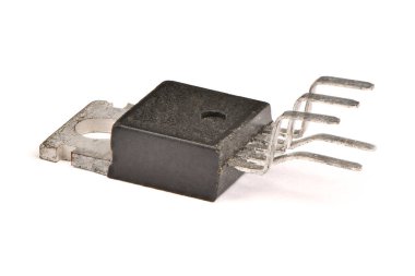 Beyaz arka planda izole edilmiş elektronik transistör. 
