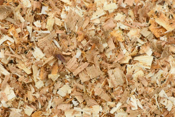 Uma camada recém-colocada de Woodchips de casca de jardim grande. Woodchips usado como superfície macia segura em um parque infantil, Top Down View . — Fotografia de Stock