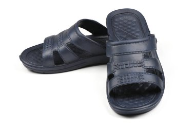 Lastik terlik. Beyaz bir üzerinde izole mavi parmak arası terlik çifti. 