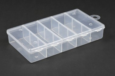 Gıda plastik kutu siyah izole.  