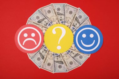 Para Mandala Kaleidoscope üzerinde Smiley ve üzücü gülen arasında soru işareti.