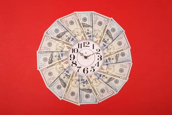 Konzept von Uhr und Dollar. Ab 10 Uhr auf Mandala-Kaleidoskop aus Geld. abstraktes Geld Hintergrund Raster Muster wiederholen Mandala-Kreis. — Stockfoto