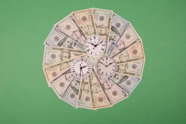 Saat ve dolar kavramı. Para Mandala Kaleidoscope üzerinde saat. Soyut para arka plan raster desen tekrar Mandala daire.