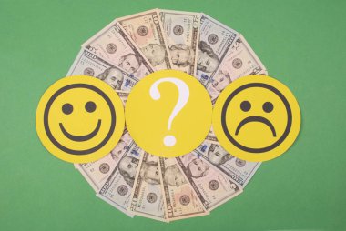 Para Mandala Kaleidoscope üzerinde Smiley ve üzücü gülen arasında soru işareti.