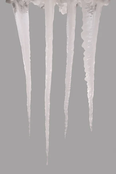 Παγοκρύσταλλος απομονώνονται σε ένα γκρι (διαδρομή αποκοπής) — Φωτογραφία Αρχείου