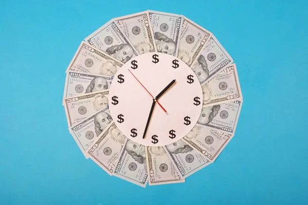 Concepto de reloj y dólar. Reloj de caleidoscopio del dinero . —  Fotos de Stock