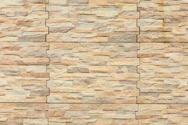Soyut bej kahverengi kayrak desenli taş duvar dokusu. Yüksek çözünürlüklü. Tam alan derinliği (DOF).