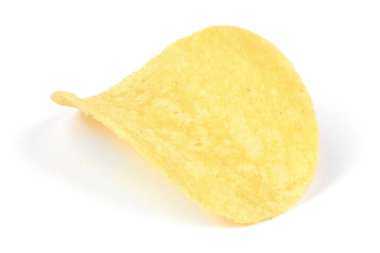 Beyaz arka planda izole edilmiş lezzetli patates cipsleri. Yüksek çözünürlüklü. Tam alan derinliği.