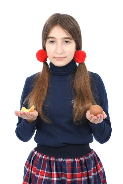 Retrato Menina Pré Adolescente Pesa Batata Batata Frita Isolado Fundo — Fotografia de Stock