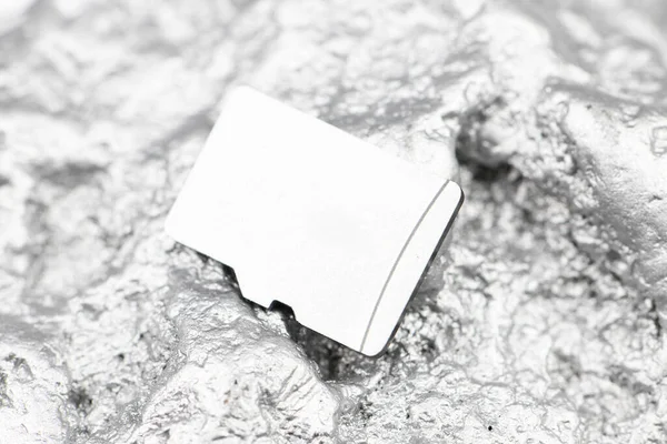 Hafıza Kartı Gümüş Arka Planda Izole Edilmiş Yumuşak Odaklanma — Stok fotoğraf