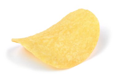 Beyaz arka planda izole edilmiş lezzetli patates cipsleri. Yüksek çözünürlüklü. Tam alan derinliği.