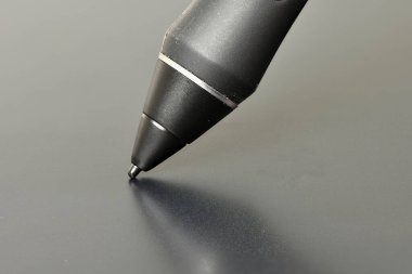 Tablet arkaplanda dijital kalem tasarımı. Yüksek çözünürlüklü fotoğraf.