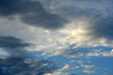 Gökyüzü bulutları ve arka plan. Yüksek çözünürlüklü fotoğraf.