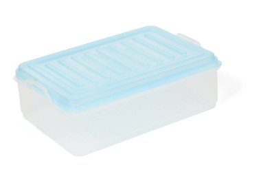 Kapalı plastik yemek kutusu beyaz arka planda izole edilmiş. Yüksek çözünürlüklü. Tam alan derinliği.